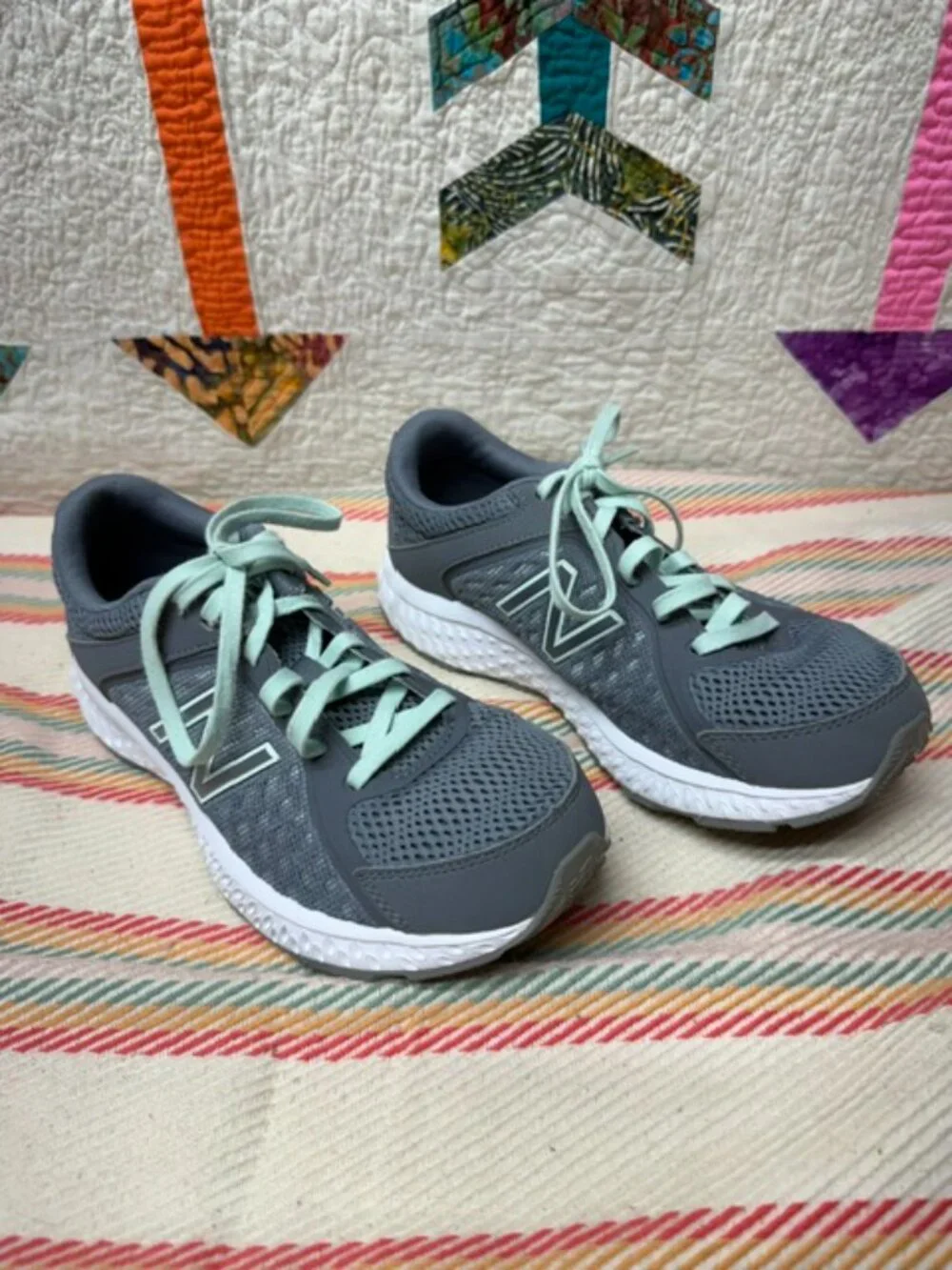 New Balance 420 v4 Woman's Size 7